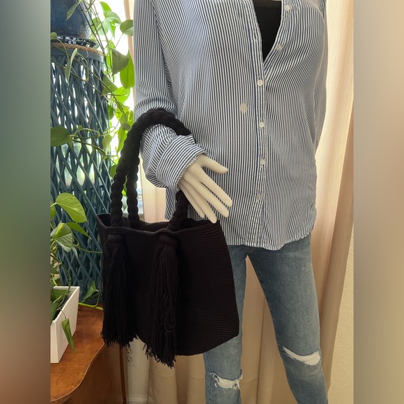 - All Black Hand-Knit Top Handle Bag - Large Wayuu Boho Shoulder Bag - Tre… - Picture 8 of 9